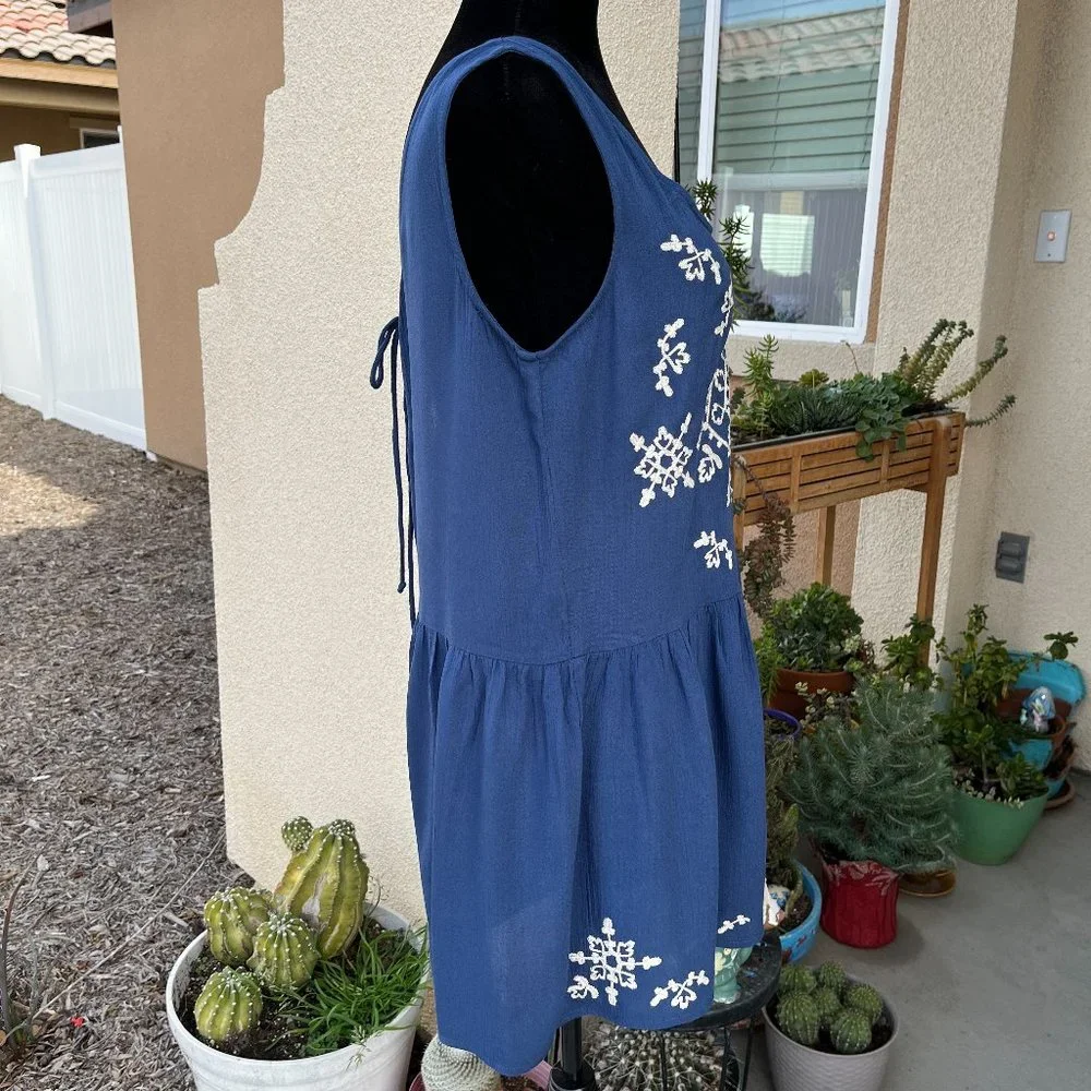 Xhilaration Blue Embroidered Romper Women Size Medium - Picture 11 of 13